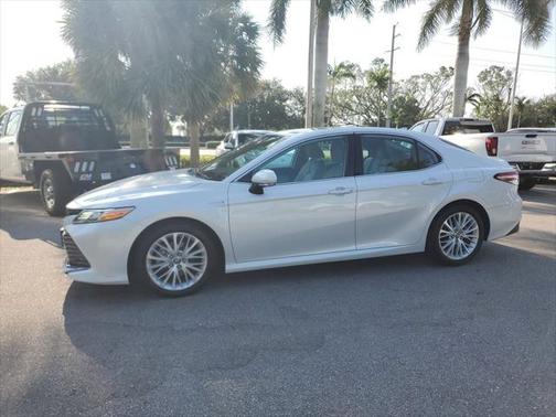 2019 Toyota Camry Hybrid XLE