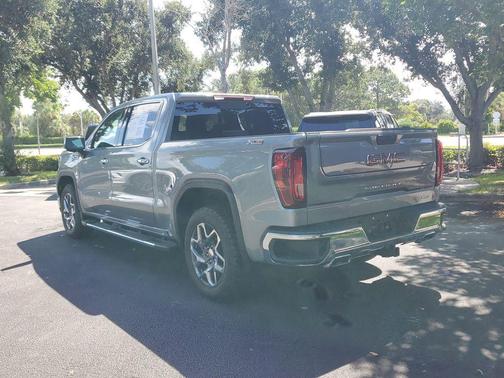 Sterling Metallic 2024 GMC Sierra 1500 SLT