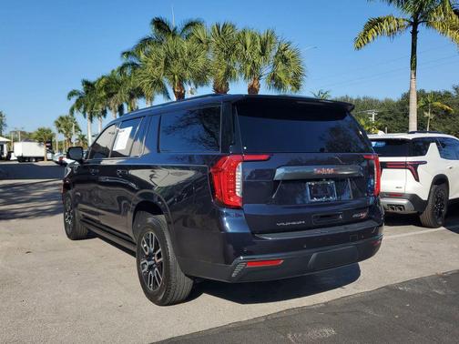 2021 GMC Yukon XL 4WD AT4