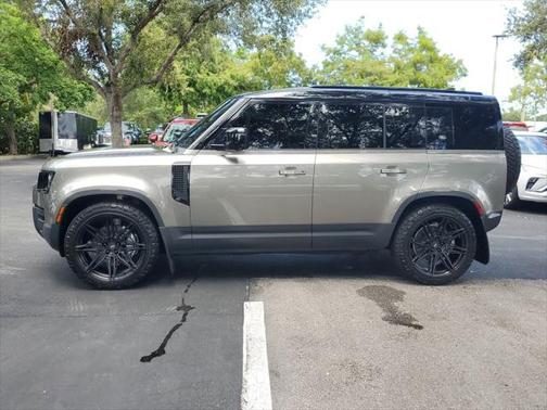 2022 Land Rover Defender 110 SE