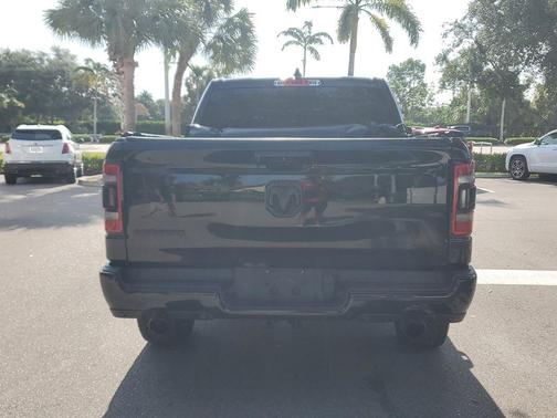 Diamond Black Crystal Pearlcoat 2020 RAM 1500 Laramie