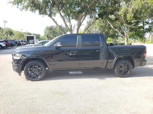 Diamond Black Crystal Pearlcoat 2020 RAM 1500 Laramie