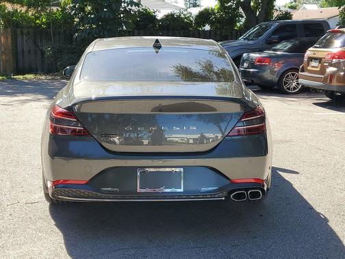 2023 Genesis G70 2.0T RWD