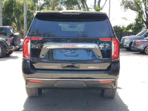 2023 GMC Yukon 4WD AT4