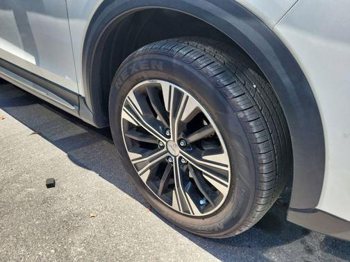 Diamond White Pearl 2018 Mitsubishi Eclipse Cross SE