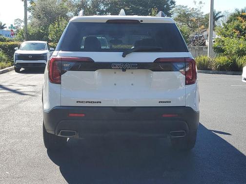 2023 GMC Acadia AWD SLT