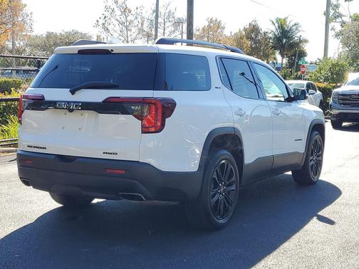 2023 GMC Acadia AWD SLT