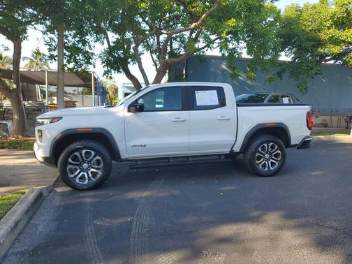 Summit White 2024 GMC Canyon AT4