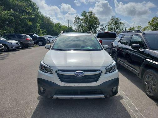 Crystal White Pearl 2020 Subaru Outback Limited
