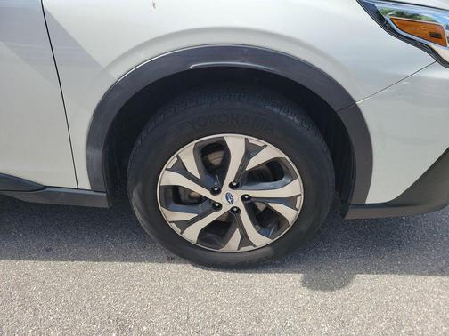 Crystal White Pearl 2020 Subaru Outback Limited