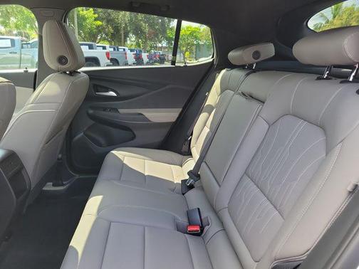White Frost Tricoat 2026 Buick Envista Avenir FWD