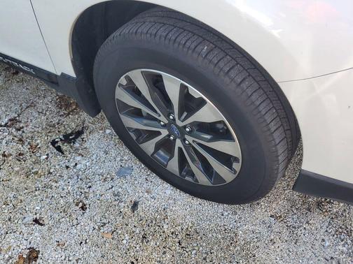 Crystal White Pearl 2015 Subaru Outback 2.5i Limited