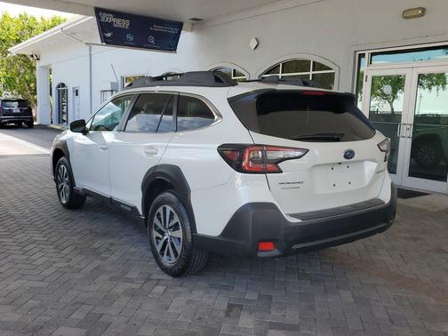 Crystal White Pearl 2023 Subaru Outback Premium