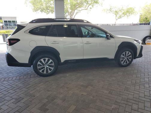 Crystal White Pearl 2023 Subaru Outback Premium