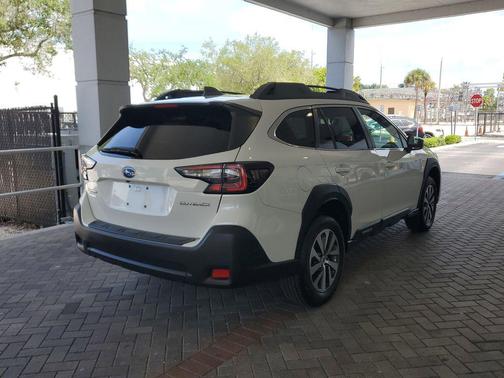 Crystal White Pearl 2023 Subaru Outback Premium