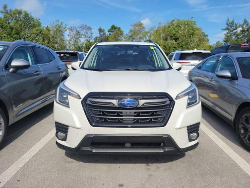 Crystal White Pearl 2023 Subaru Forester Limited