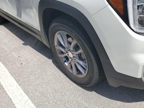 White Frost Tricoat 2023 GMC Terrain SLT