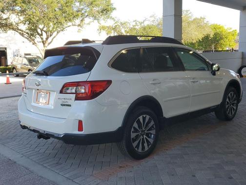 Crystal White Pearl 2017 Subaru Outback 3.6R Limited