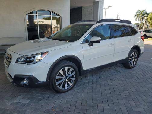 Crystal White Pearl 2017 Subaru Outback 3.6R Limited
