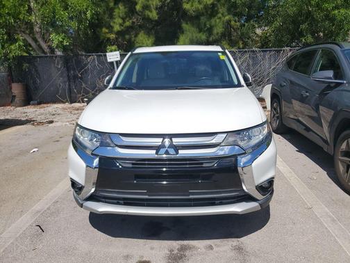 Diamond White Pearl 2016 Mitsubishi Outlander SEL