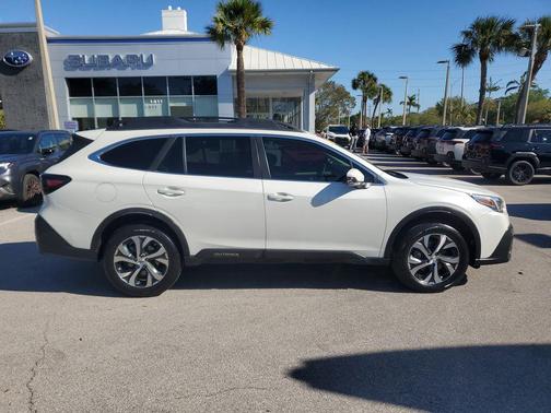 Crystal White Pearl 2022 Subaru Outback Limited