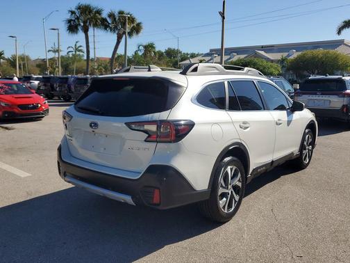 Crystal White Pearl 2022 Subaru Outback Limited