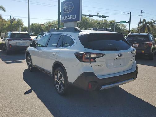 Crystal White Pearl 2022 Subaru Outback Limited