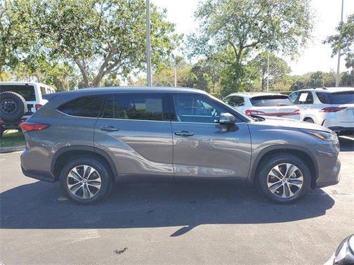 2021 Toyota Highlander Hybrid XLE