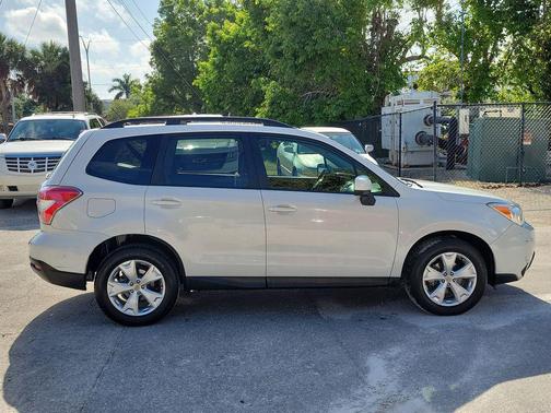 Satin White Pearl 2015 Subaru Forester 2.5i Premium