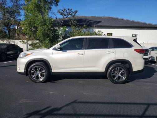 2019 Toyota Highlander LE I4