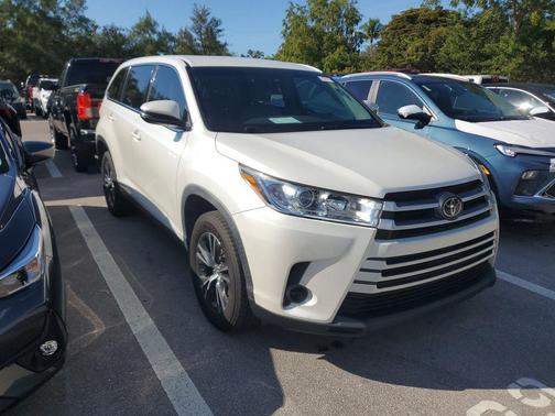 2019 Toyota Highlander LE I4