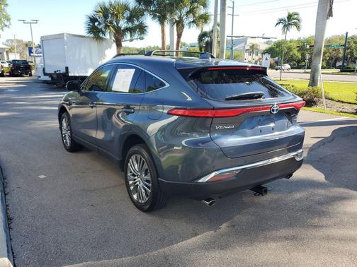 Coastal Gray Metallic 2021 Toyota Venza XLE