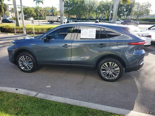 Coastal Gray Metallic 2021 Toyota Venza XLE