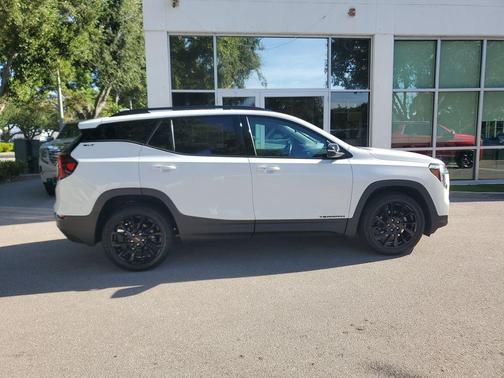 Summit White 2023 GMC Terrain SLT