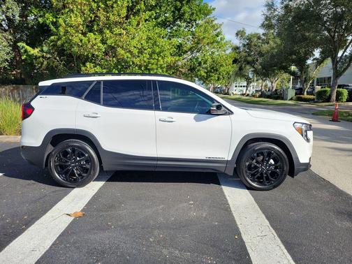 2022 GMC Terrain SLT