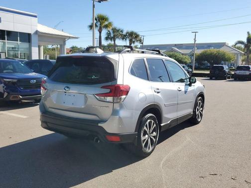Ice Silver Metallic 2022 Subaru Forester Limited