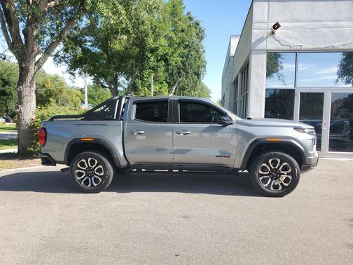 Sterling Metallic 2025 GMC Canyon AT4
