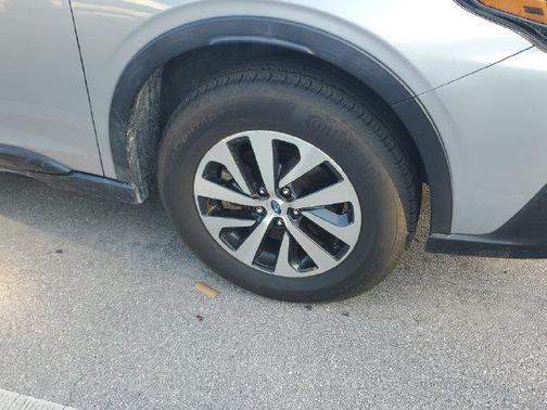 Ice Silver Metallic 2021 Subaru Outback Premium