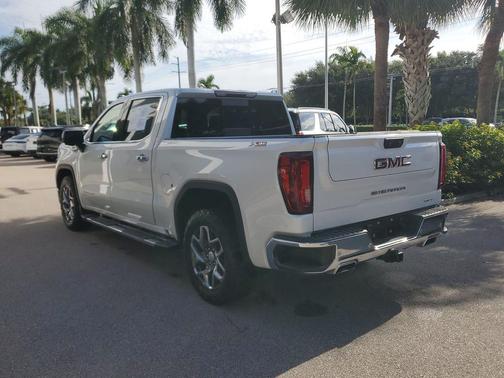 White Frost Tricoat 2023 GMC Sierra 1500 SLT