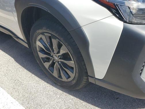 Crystal White Pearl 2024 Subaru Outback Onyx Edition