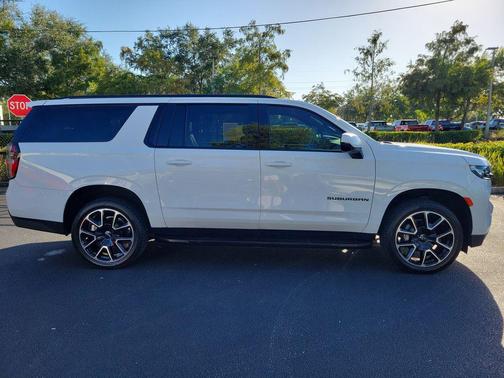 2023 Chevrolet Suburban RST