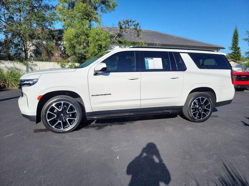2023 Chevrolet Suburban RST