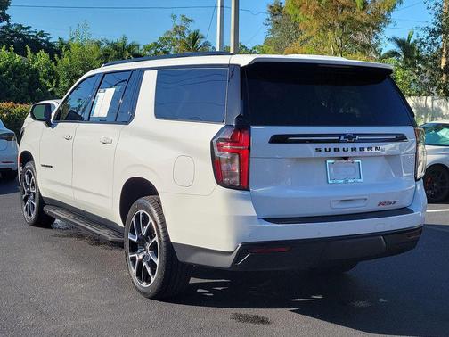 2023 Chevrolet Suburban RST