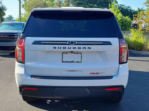 2023 Chevrolet Suburban RST