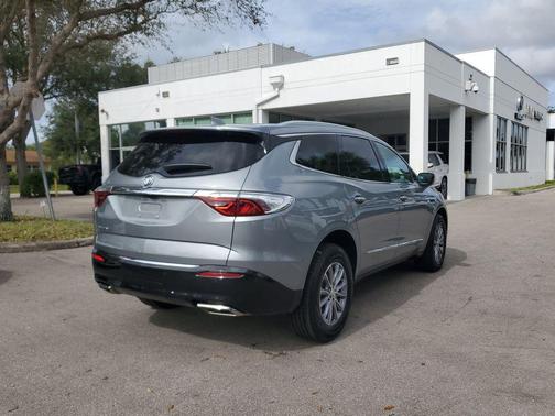 2024 Buick Enclave Essence FWD