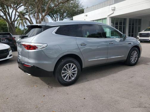 2024 Buick Enclave Essence FWD