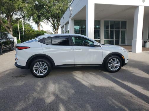 Summit White 2024 Buick Envista Preferred FWD