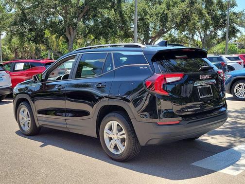 Ebony Twilight Metallic 2022 GMC Terrain SLE