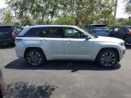 2022 Jeep Grand Cherokee Overland