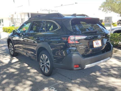 Crystal Black Silica 2024 Subaru Outback Limited